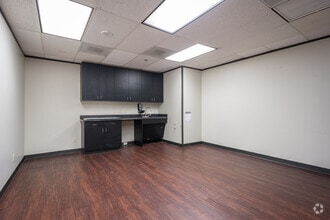 333 N Sam Houston Pky E, Houston, TX à louer Photo intérieure– Image 2 sur 7