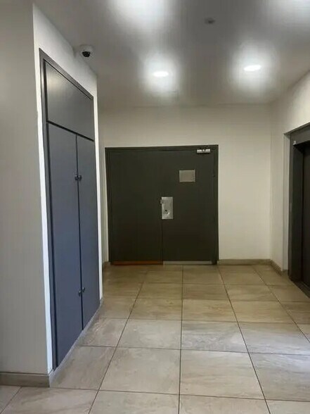 Bureau dans La Garenne-Colombes à vendre - Photo de l’immeuble – Image 3 sur 18