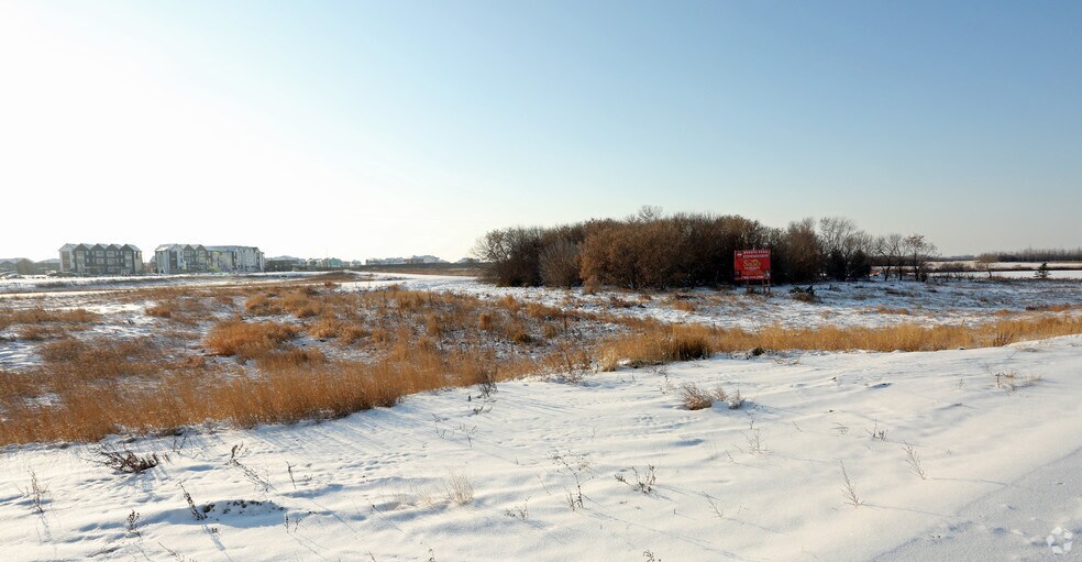 880 St Albert Trl, St. Albert, AB à louer - Photo de l’immeuble – Image 3 sur 8