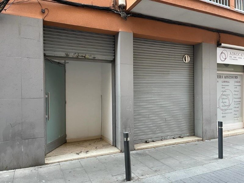 Local commercial dans Santa Coloma de Gramenet, Barcelona à louer Photo de l’immeuble– Image 1 sur 8