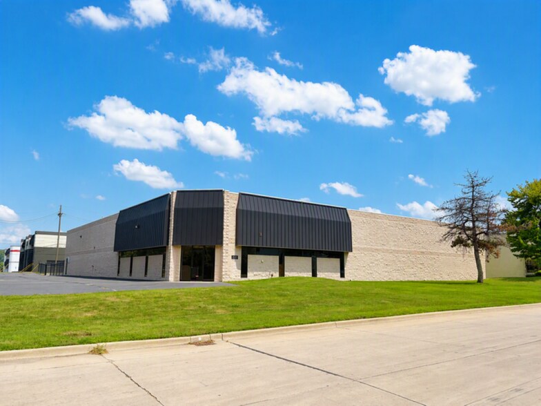 12021 Universal Dr, Taylor, MI à vendre - Photo de l’immeuble – Image 1 sur 1