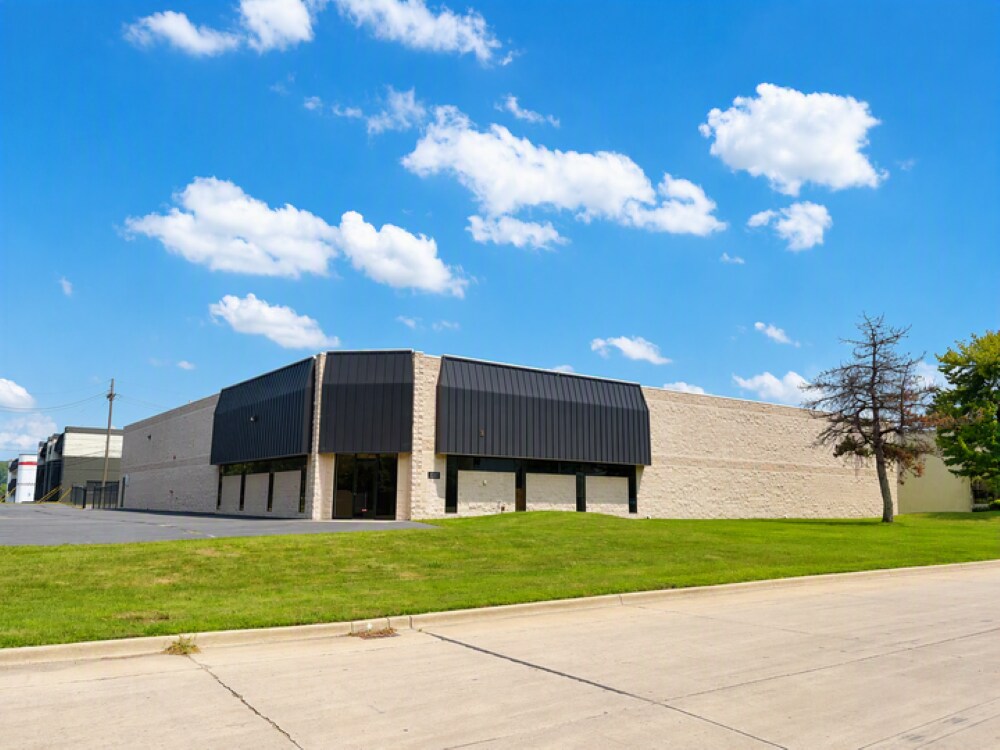 12021 Universal Dr, Taylor, MI à vendre Photo de l’immeuble– Image 1 sur 2