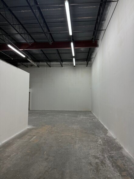 2003-2033 W McNab Rd, Pompano Beach, FL à louer - Photo intérieure – Image 3 sur 9