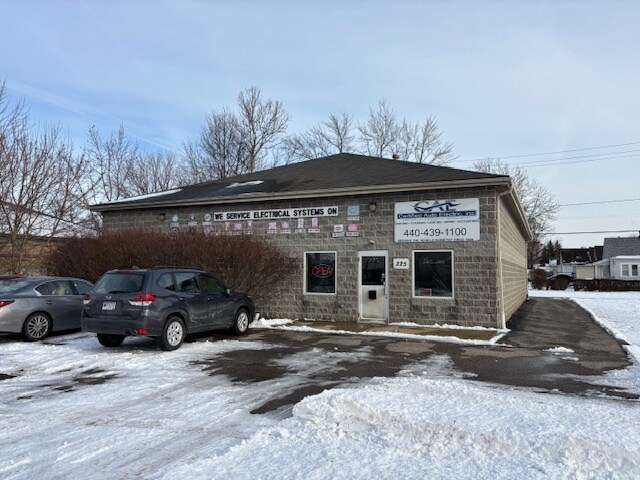 225 Northfield Rd, Bedford, OH à vendre - Photo principale – Image 1 sur 7