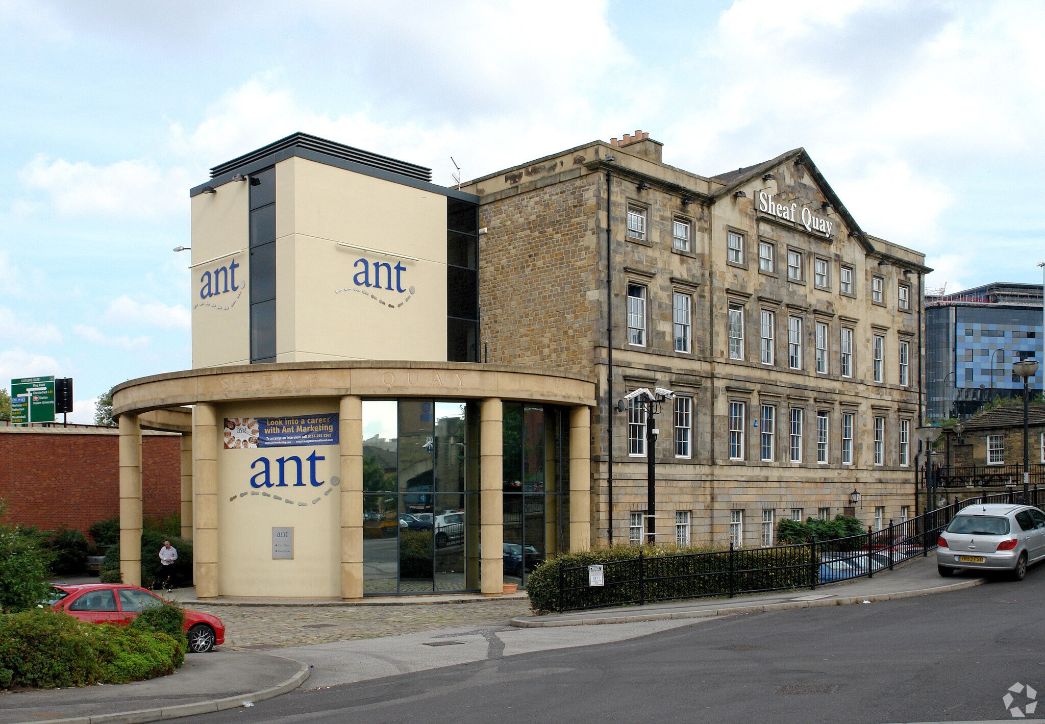 North Quay Dr, Sheffield à louer Photo principale– Image 1 sur 3