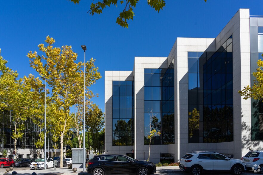 Calle Teide, 4, San Sebastián de los Reyes, Madrid à louer - Photo de l’immeuble – Image 1 sur 4