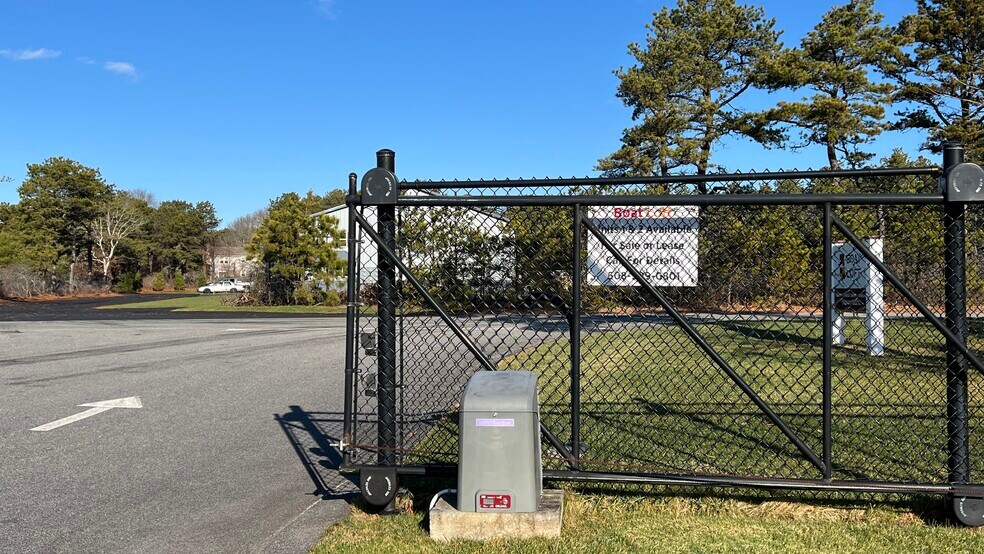 73 Mercantile Way, Mashpee, MA à vendre - Photo de l’immeuble – Image 2 sur 12