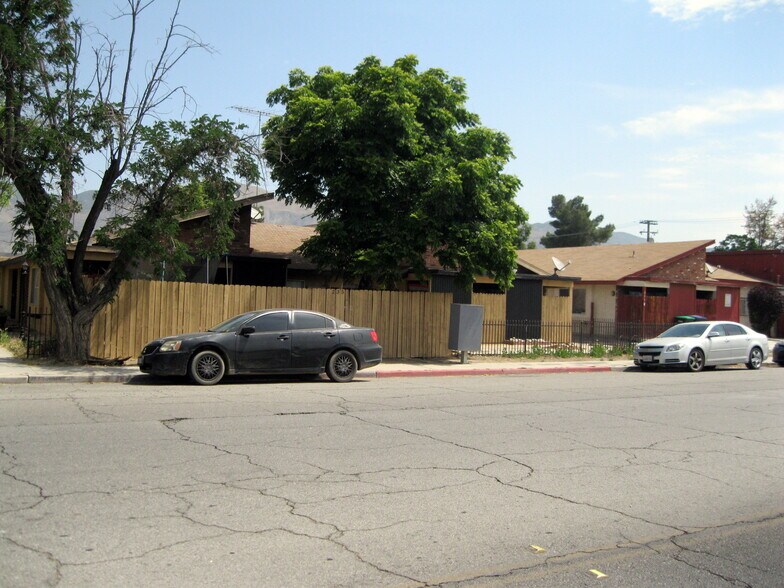 235 E 7th St, San Jacinto, CA à vendre - Photo de l’immeuble – Image 3 sur 24