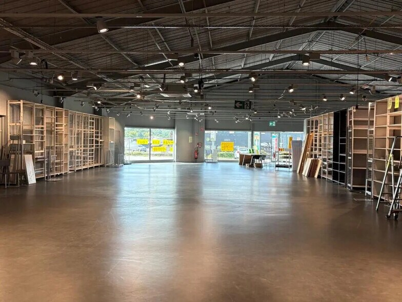 Local commercial dans Vannes à louer - Photo de l’immeuble – Image 2 sur 7