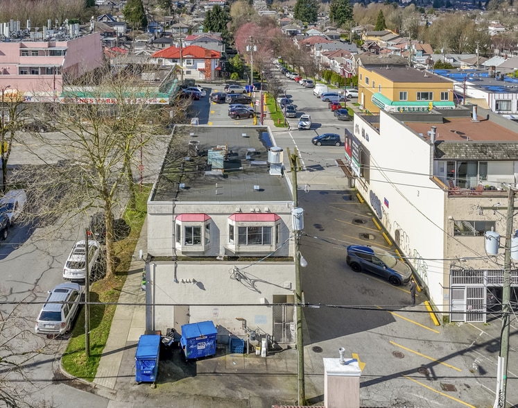 4990 Victoria Dr, Vancouver, BC à vendre - Photo de l’immeuble – Image 3 sur 8