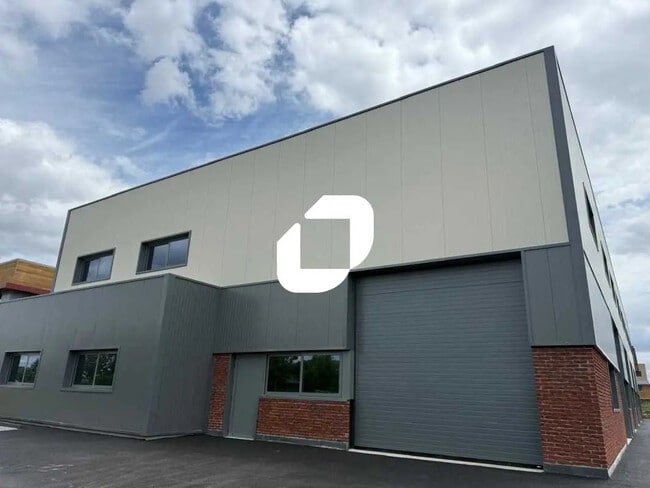 Plus de détails pour Local d’activités à vendre