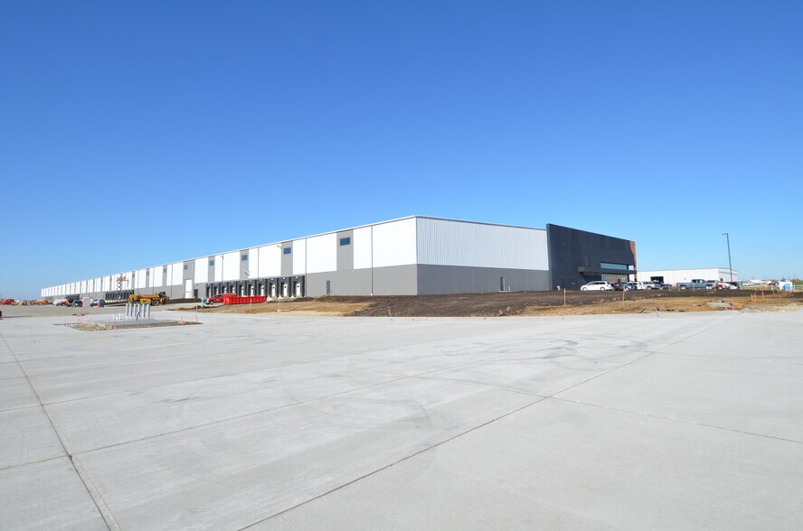 2501 80th Street SW s, Cedar Rapids, IA à louer - Photo principale – Image 1 sur 2