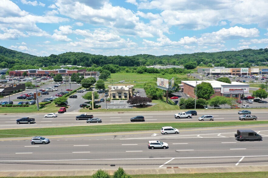 702 Winfield Dunn Pky, Sevierville, TN à louer - Photo de l’immeuble – Image 3 sur 4