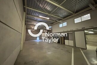 Plus de détails pour Local d'activités à louer