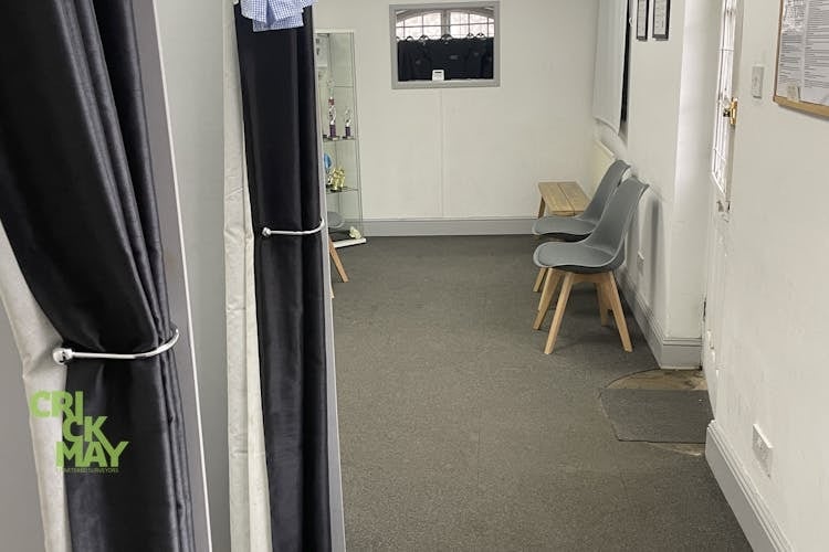 1 Curtis Rd, Dorking à louer Photo intérieure– Image 1 sur 1