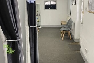 1 Curtis Rd, Dorking à louer Photo intérieure– Image 1 sur 1