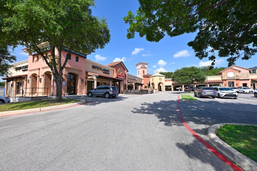 16535 Huebner Rd, San Antonio, TX à louer - Photo de l’immeuble – Image 2 sur 6