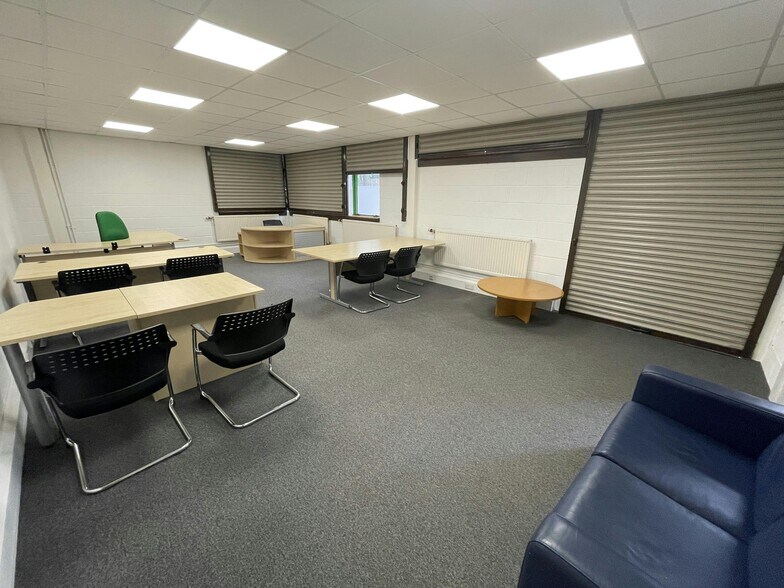 5 Fairfield Ct, Coventry à louer - Photo de l’immeuble – Image 3 sur 5