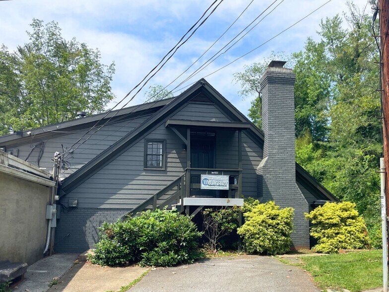 181 Charlotte St, Asheville, NC à louer - Photo de l’immeuble – Image 1 sur 7