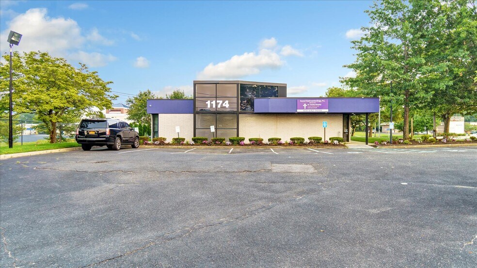 1174 Route 112, Port Jefferson Station, NY à louer - Photo principale – Image 1 sur 51