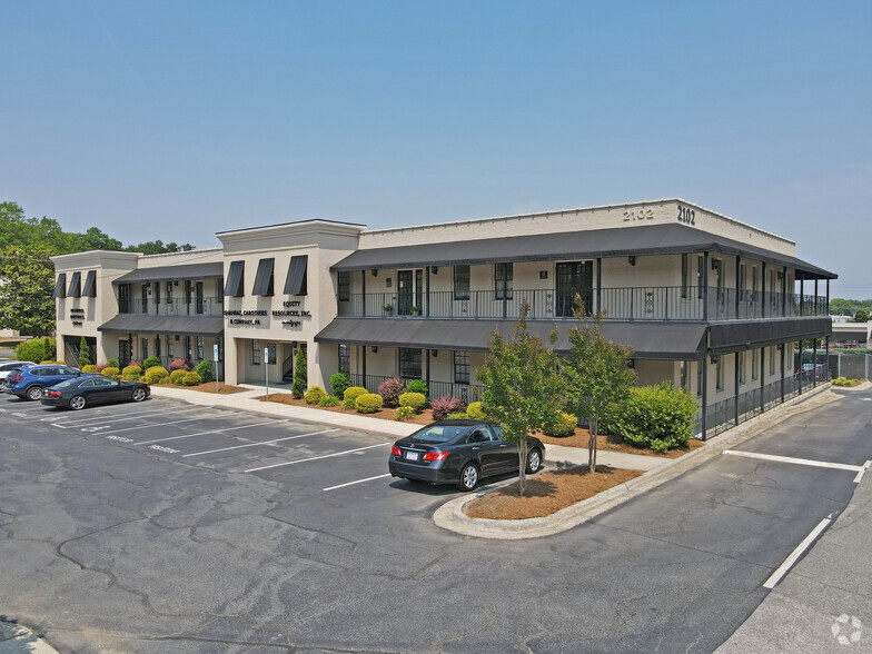 2102 N Elm St, Greensboro, NC à louer - Photo de l’immeuble – Image 1 sur 6