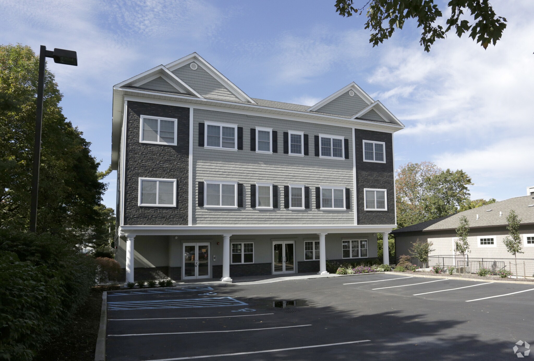 41 Green St, Huntington, NY à louer Photo principale– Image 1 sur 13