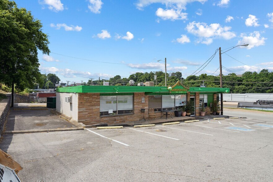 395 Haywood Ln, Nashville, TN à vendre - Photo de l’immeuble – Image 3 sur 15