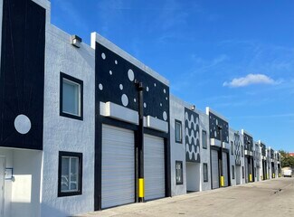 Plus de détails pour 13420-13432 NW 38th Ct, Opa Locka, FL - Industriel/Logistique à louer