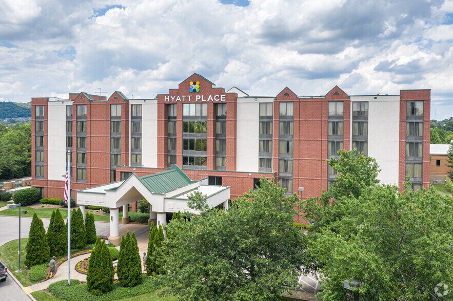 650 Bakers Bridge Ave, Franklin, TN à vendre - Photo principale – Image 2 sur 24