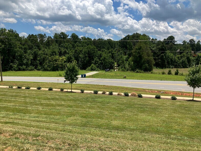 737 Gallimore Dairy Rd, High Point, NC à vendre - Photo de l’immeuble – Image 2 sur 4