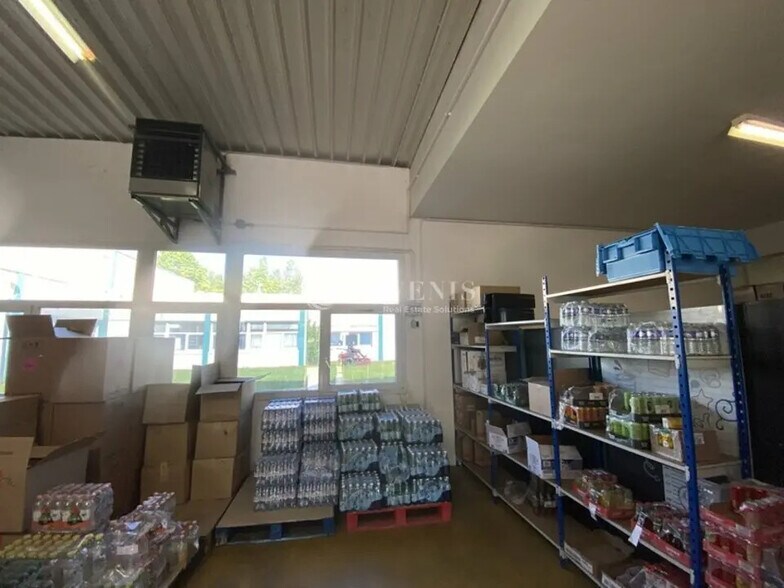 Local d’activités dans Trappes à louer - Photo de l’immeuble – Image 3 sur 3