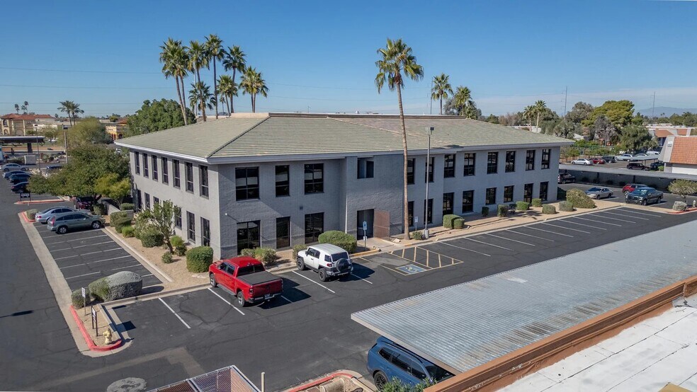 702 E Bell Rd, Phoenix, AZ à louer - Photo de l’immeuble – Image 1 sur 8