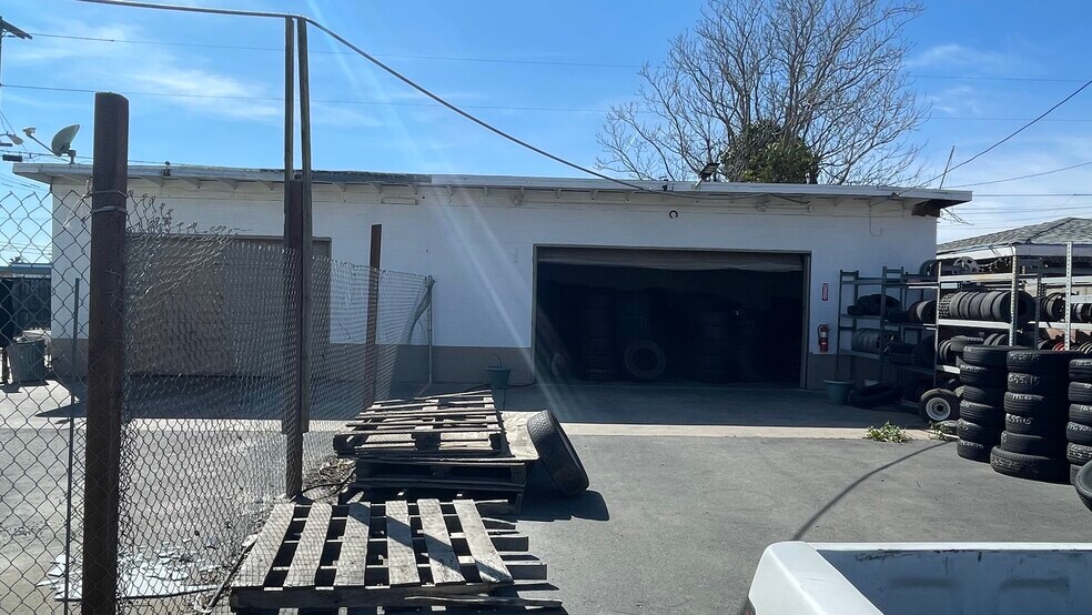 1060 E 6th St, Beaumont, CA à vendre - Photo de l’immeuble – Image 2 sur 15
