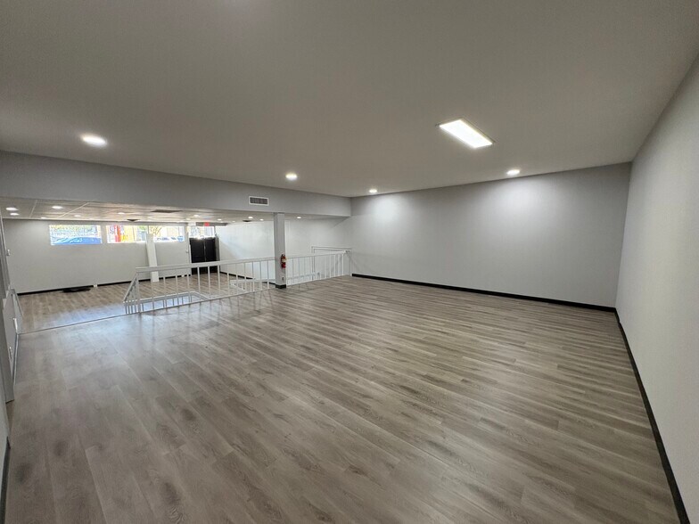 6800 SW Beaverton Hillsdale Hwy, Portland, OR à louer - Photo de l’immeuble – Image 3 sur 24