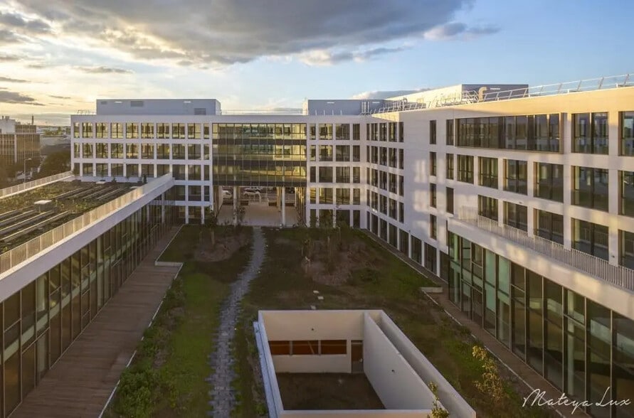 61 Avenue Jules Quentin, Nanterre à louer - Photo de l’immeuble – Image 2 sur 9