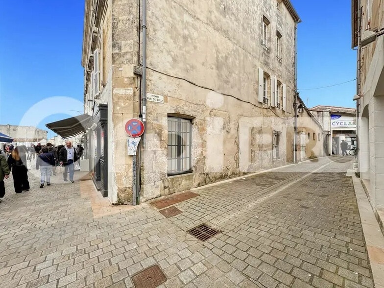 Local commercial dans Saint-Martin-de-Ré à vendre - Photo de l’immeuble – Image 3 sur 13