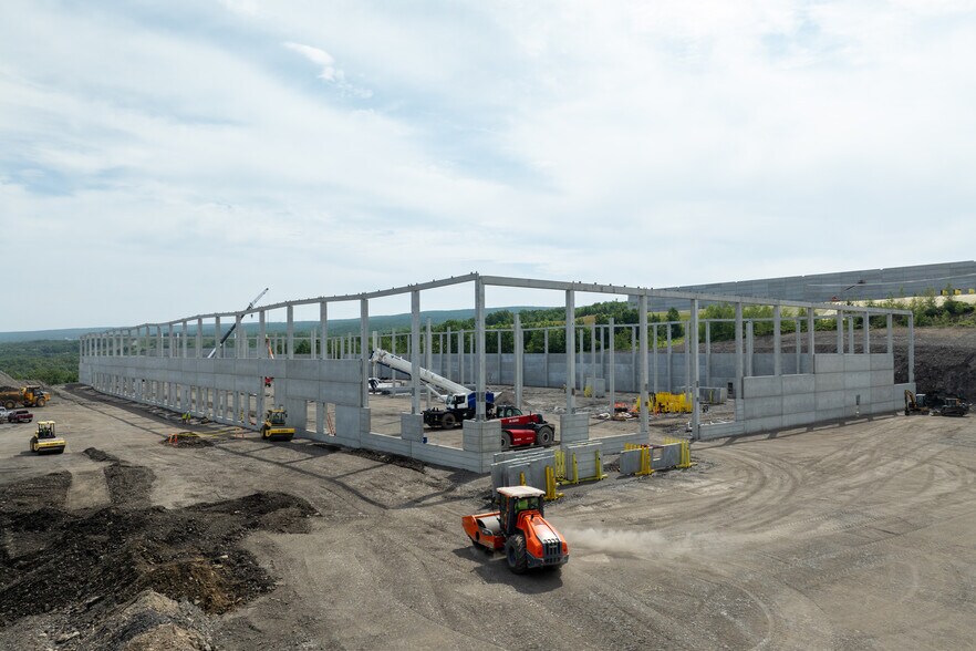 Valley View Dr, Jessup, PA à louer - Photo de la construction – Image 3 sur 4
