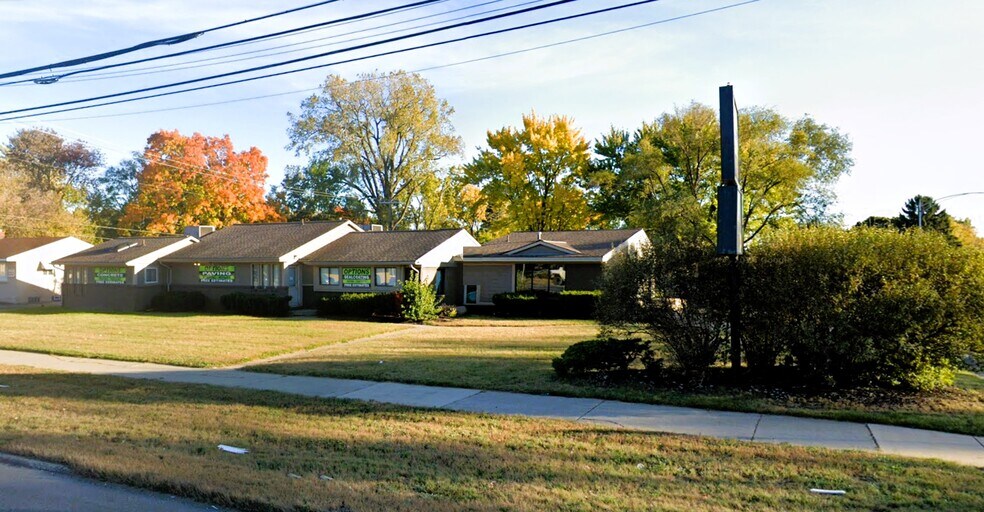 5685 Highland Rd, Waterford, MI à vendre - Photo de l’immeuble – Image 2 sur 32