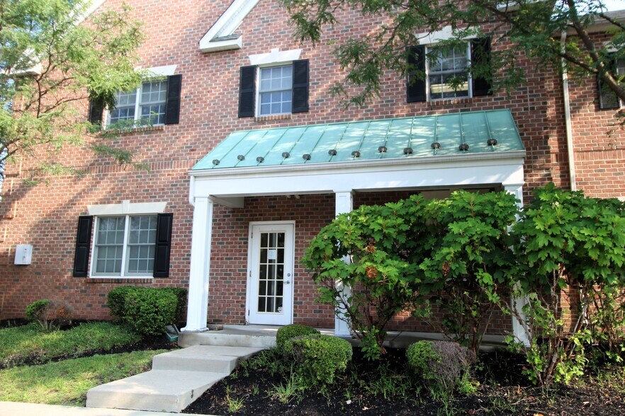 54 Friends Ln, Newtown, PA à vendre - Photo de l’immeuble – Image 2 sur 23