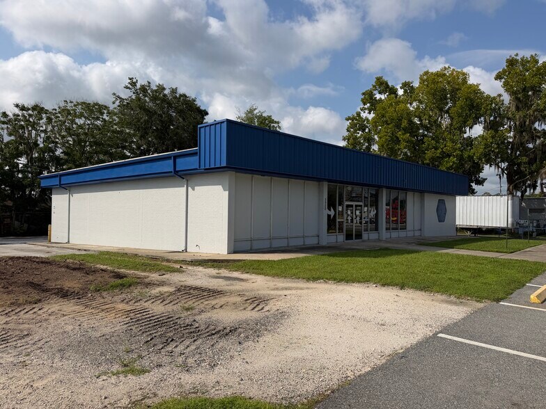 5920 SE Hames Rd, Belleview, FL à louer - Photo de l’immeuble – Image 2 sur 16