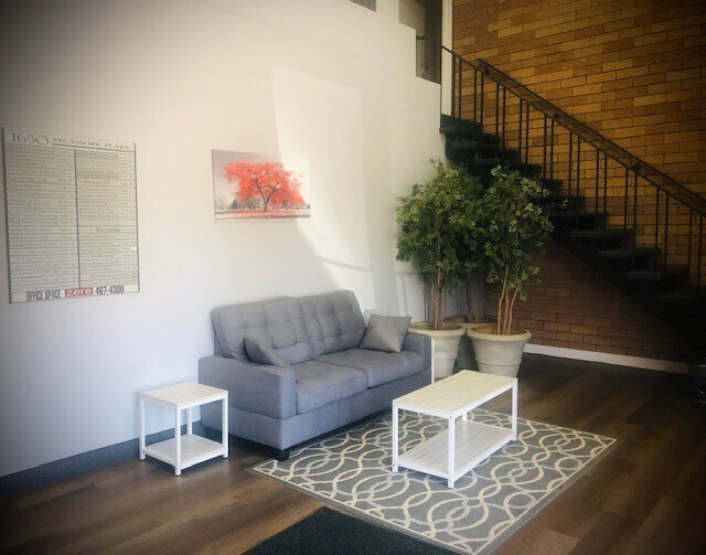 1650 Sycamore Ave, Bohemia, NY à louer - Photo intérieure – Image 3 sur 14