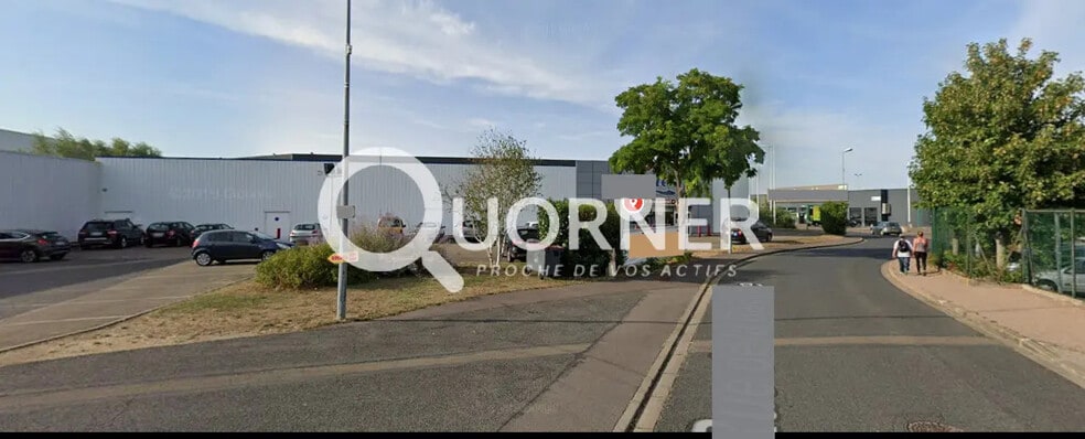 Local commercial dans Saint-Clément à louer - Photo de l’immeuble – Image 3 sur 5