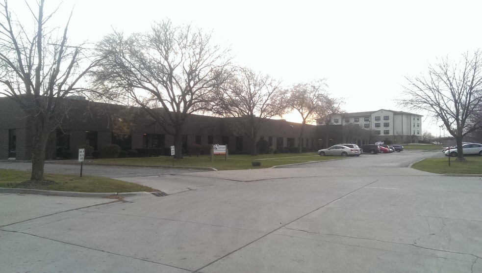 918-928 N Oaklawn Ave, Elmhurst, IL à louer - Photo de l’immeuble – Image 2 sur 4