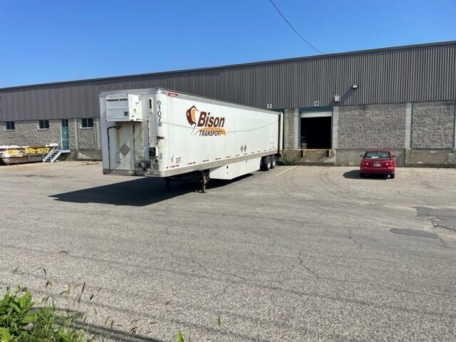 5400-5490 Boul Thimens, Saint-Laurent, QC à louer - Photo de l’immeuble – Image 2 sur 3