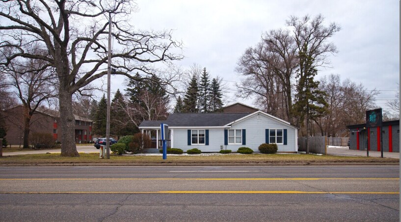 2243 E Apple Ave, Muskegon, MI à louer - Photo de l’immeuble – Image 1 sur 1