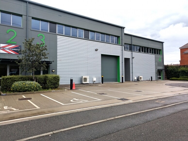 Hanworth Ln, Chertsey à louer Photo de l’immeuble– Image 1 sur 3
