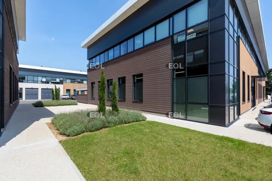 Local d’activités dans Gennevilliers à louer - Photo de l’immeuble – Image 2 sur 9