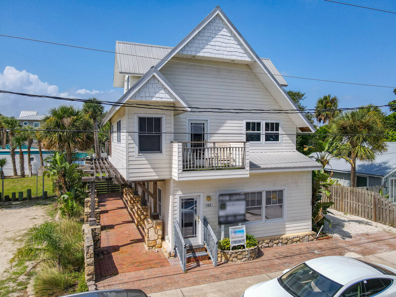 102 N Pine St, New Smyrna Beach, FL à louer - Photo principale – Image 1 sur 3