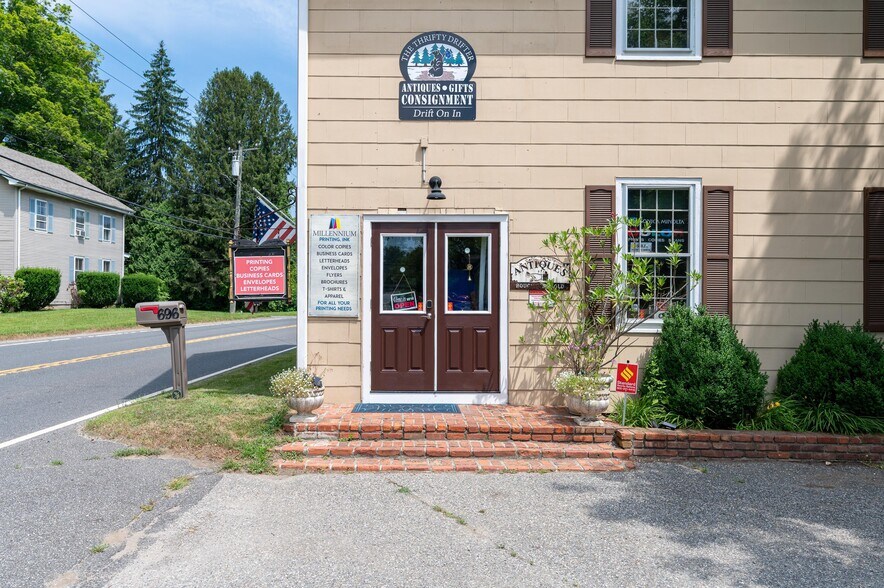 696 Kent Rd, Gaylordsville, CT à vendre - Photo de l’immeuble – Image 1 sur 19