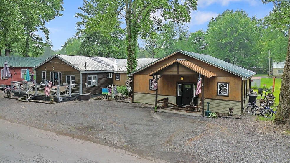 Sylvan Beach Development + Airbnb portefeuille de 6 biens à vendre sur LoopNet.fr - Photo de l’immeuble – Image 2 sur 6